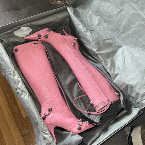 BALENCIAGA
Cagole Boot size 37.5 BRAND NEW not worn! - Picture 7 of 8